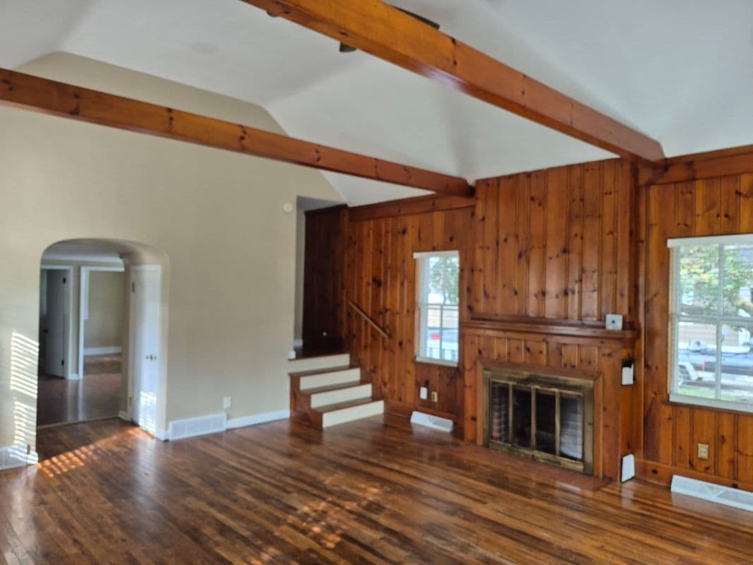 Building Photo - 407 1st St