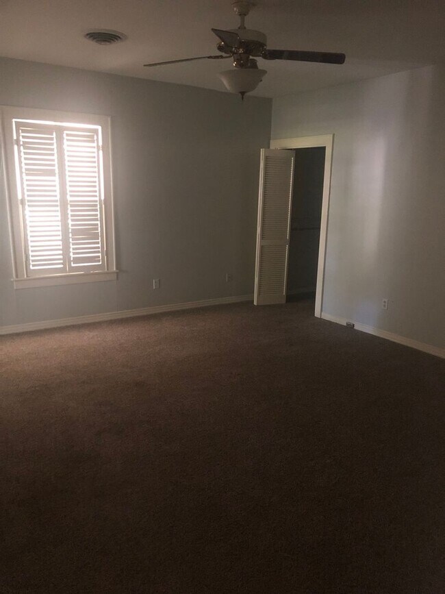 Building Photo - WONDERFUL SO. HIGHLANDS HOME.