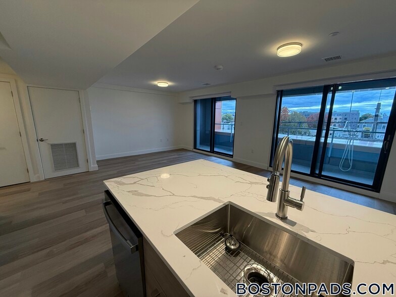 Building Photo - 1079 Commonwealth Ave