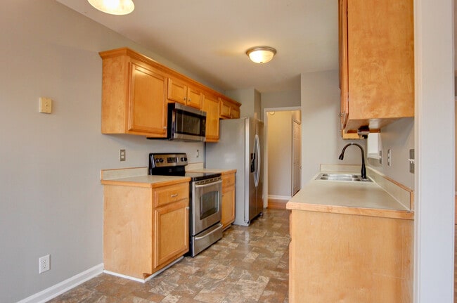 Building Photo - 3696 S Naples Ct
