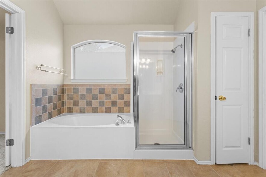 primary bath - 1616 Chasewood Dr