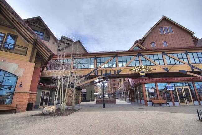 Building Photo - Walk to Main Street and the Slopes! Amenities Abound! Heat Included! Garage!