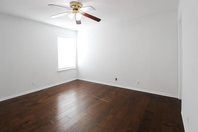 Building Photo - 6907 Stonleigh Pl