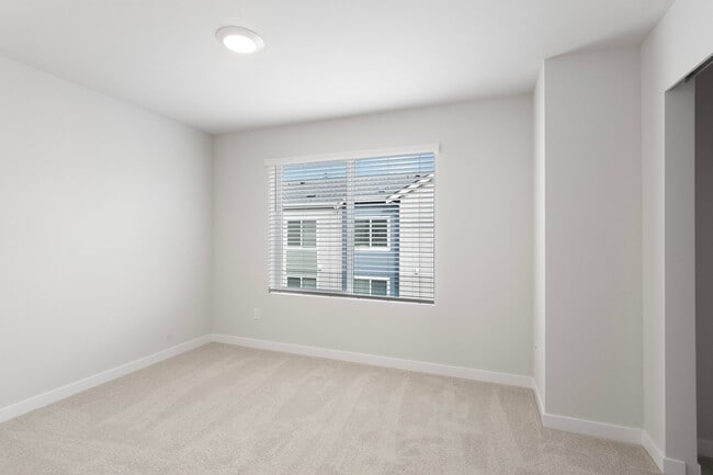 Building Photo - 16124 Cascadian Way