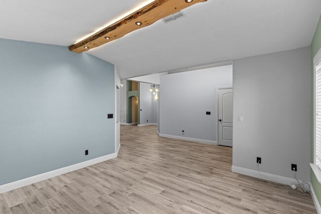 Building Photo - Spacious Single Story, 4 Bedroom "Henderso...