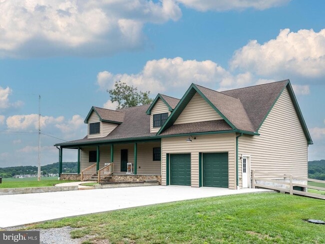 Building Photo - 42 Pine Grove Ln
