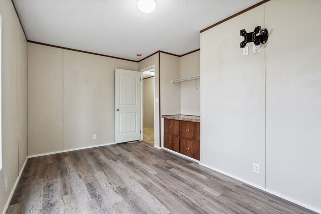 Building Photo - 111 S Cedar Dr