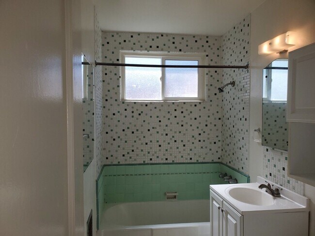 Building Photo - Room for rent with a charming Normal Heights house with garage and large yard.