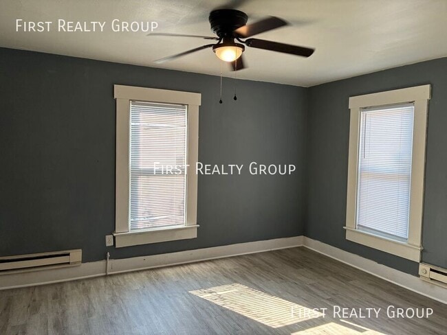 Building Photo - 532 1/2 Montgomery Avenue-