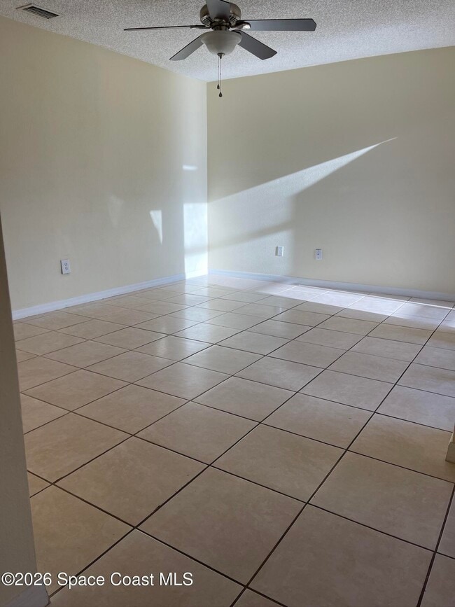 Building Photo - 1495 Malibu Cir NE