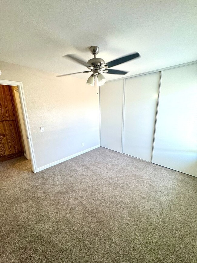 Building Photo - Charming 2 Bed/2 Bath Upstairs Condo in Qu...