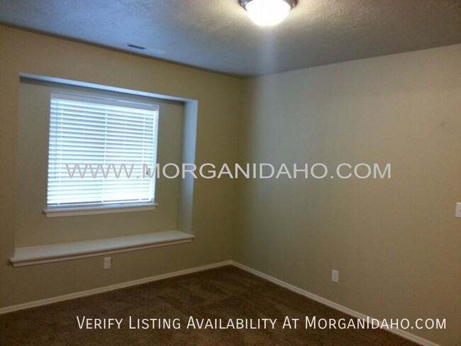 Building Photo - **February Rent Free! Covered parking, sto...