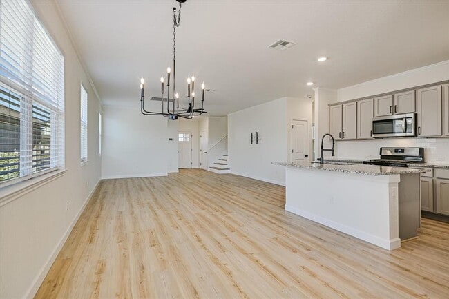 Building Photo - 507 Bluffview Dr.