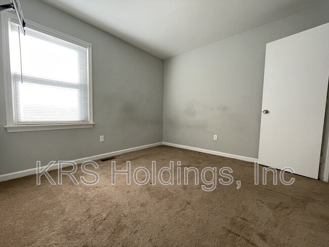 Building Photo - 117 Beechwood Ave