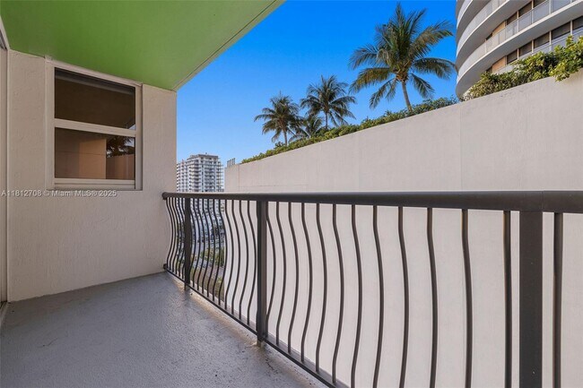 Building Photo - 1756 N Bayshore Dr