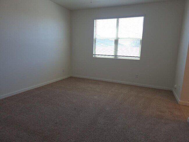 Building Photo - 18085 W Elm St