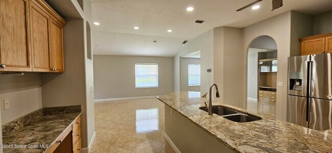 Building Photo - 4951 Somerville Dr