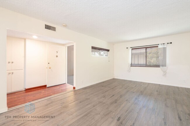 Building Photo - 2 Bedroom 2 Bath Condo in Pasadena!