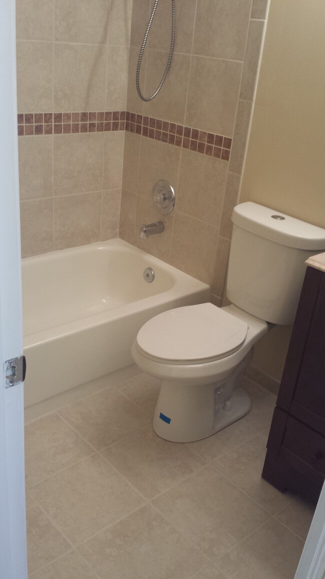 Upper Level Bath - 5682 Cabells Mill Ct