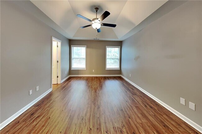 Building Photo - 6430 Queensdale Dr