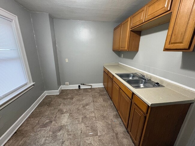 Building Photo - 180-182 North Powell Ave