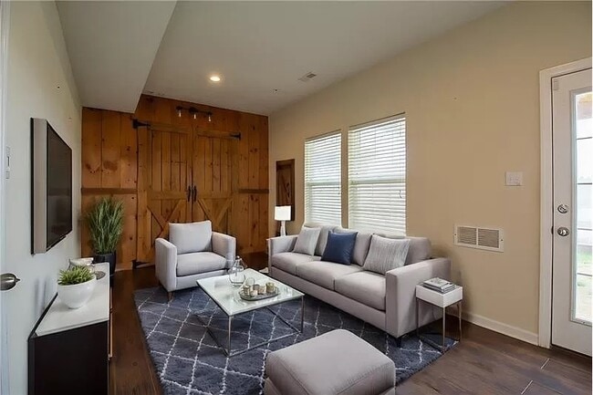 Building Photo - 19 Remington Dr