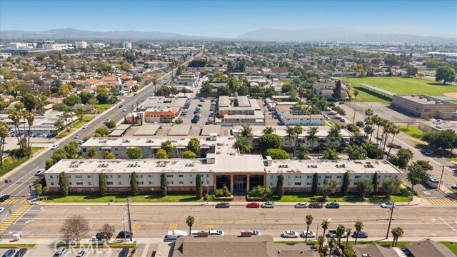 Building Photo - 400 N Acacia Ave