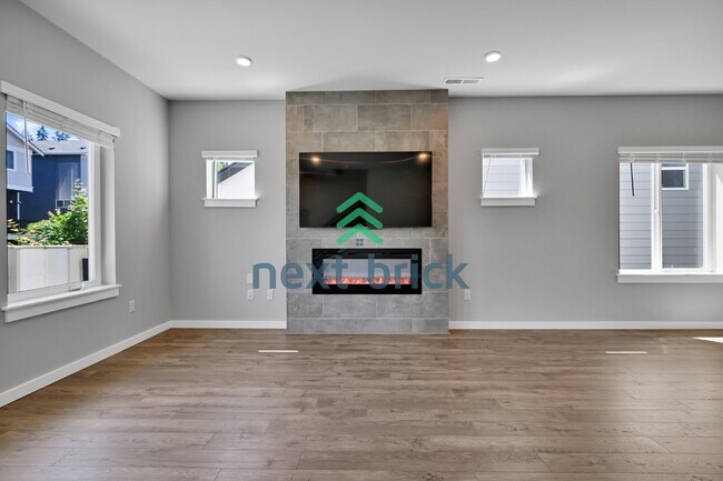 Building Photo - Spacious 4-Bedroom Retreat with 3.5 Baths in Beautiful Bothell – Your Ideal Home Awaits!
