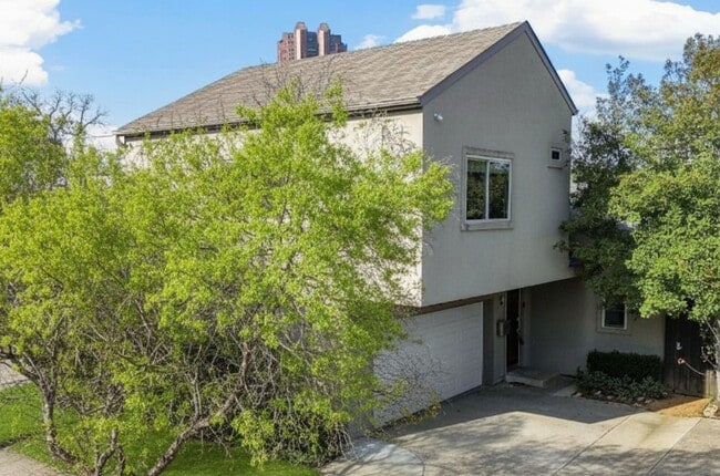 Building Photo - 4319 Cabell Dr