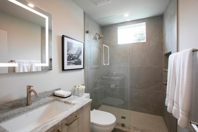 Building Photo - 126 Sunset Cove Ln