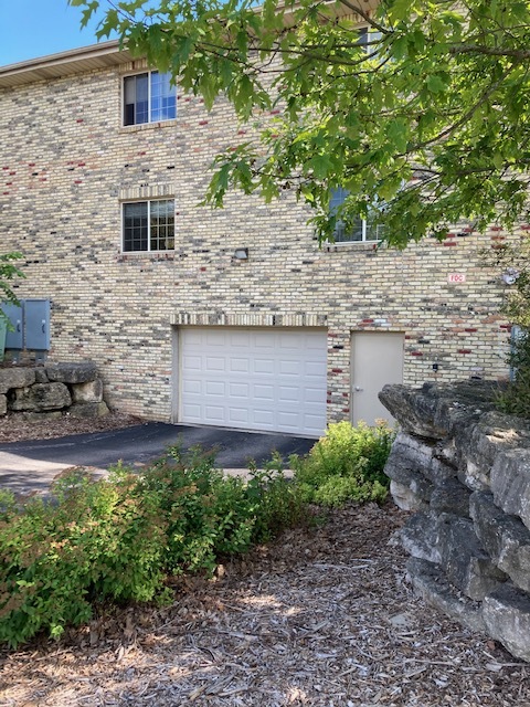 Underground garage included - 135 W Oak Leaf Dr