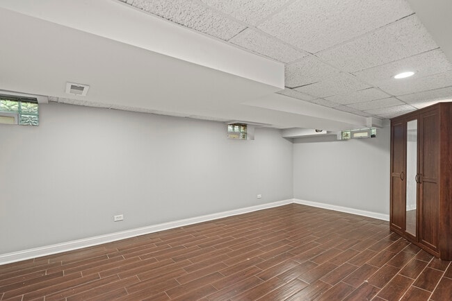 Building Photo - 103 Harding Ave