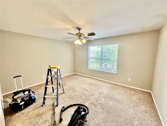 Building Photo - 1431 W Jct St