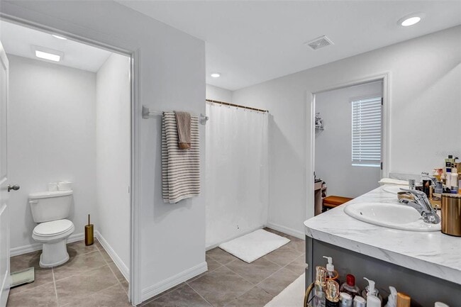 Building Photo - 7601 Rosewood Gdn Lp
