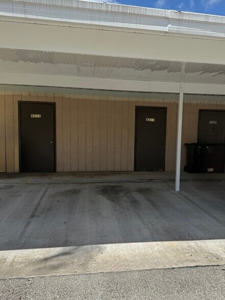 Building Photo - 9311 Lennex Ln