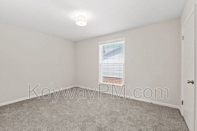 Building Photo - 1030 Carriage Dr