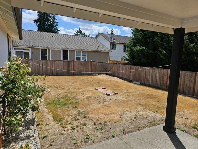 Building Photo - Spacious Tacoma Home with Gas Fireplace, 3-Car Garage & Covered Patio!