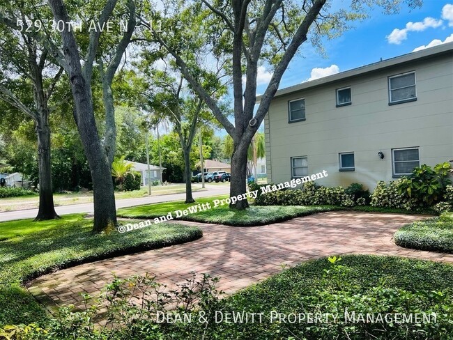 Building Photo - Camelot Court Apts-2/1- Great Neighborhood