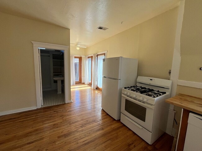 Building Photo - Historic, Charming Home in Coronado Distri...
