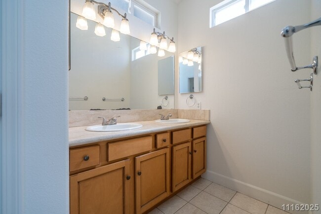 Building Photo - West Side Paradise – Updated 3-Bed, 2-Bath Upstairs Unit