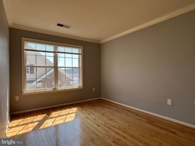 Building Photo - 787 Vestal St