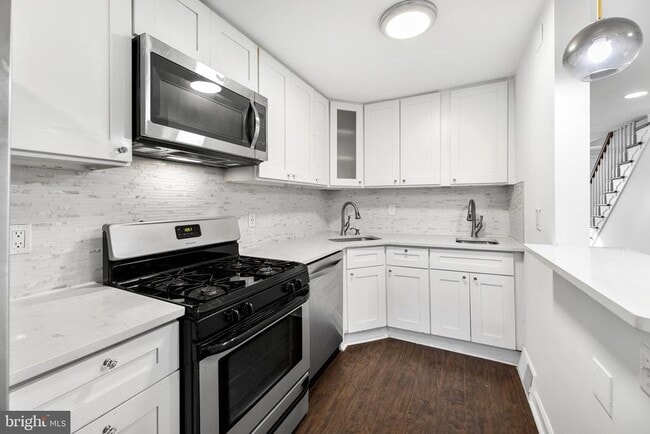Building Photo - 1451 West End Dr