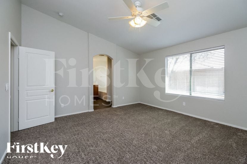 Building Photo - 3849 W South Butte Rd