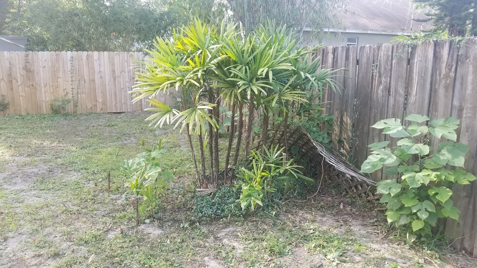 Building Photo - 2306 S Bumby Ave