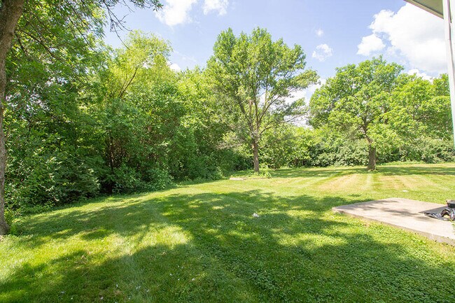 Building Photo - 1902 Mirtle Grove Ct