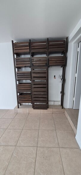 Building Photo - 17152 NE 3rd Ct