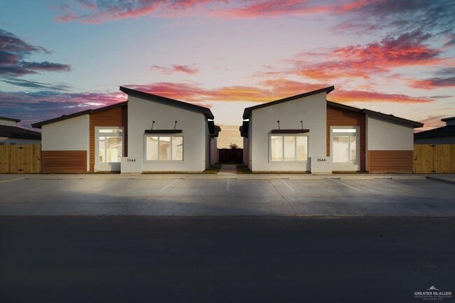 Building Photo - 14 Hidalgo Cir