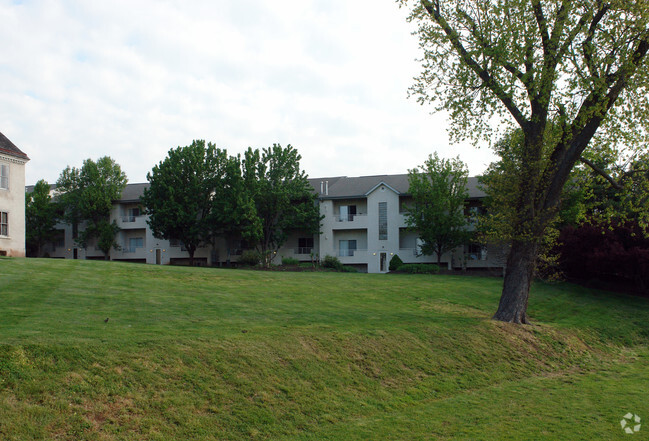 Building Photo - Selma Estate Apartments