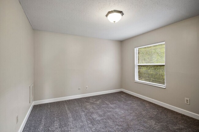 Building Photo - 3610 Balsam Ave