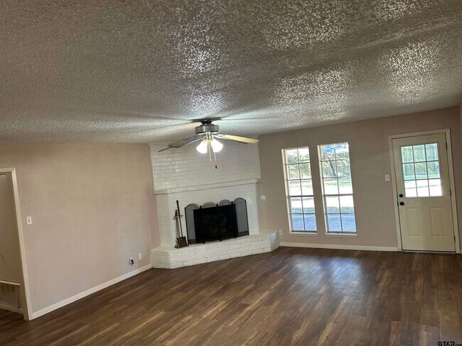 Building Photo - 4615 Edinburgh Dr